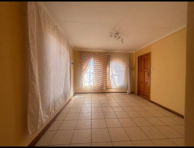 3 BEDROOM HOUSE TO LET IN VISTA PARK